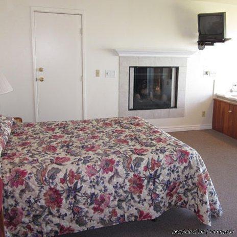 Cozy Cove Beachfront Resort Inn Lincoln Exterior foto