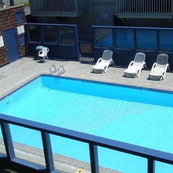 Cozy Cove Beachfront Resort Inn Lincoln Exterior foto
